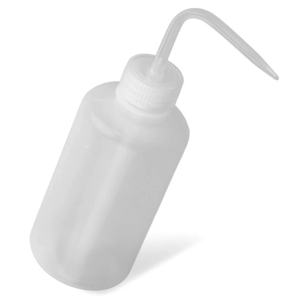 PISSETTE EN PLASTIQUE 250ML